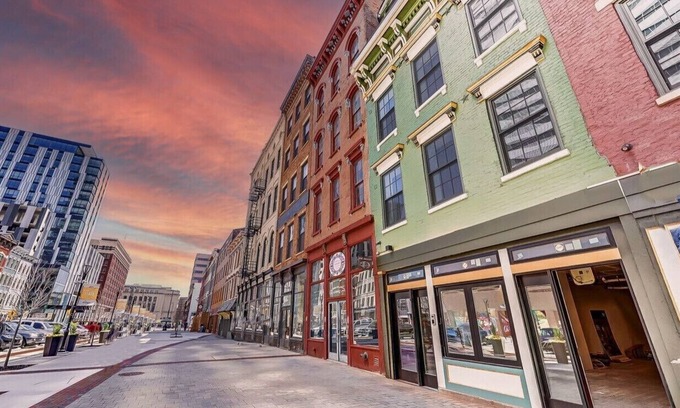 Central Business District Condo | Spacious, DWNT/OTR condo. minutes walk to the Reds/Bengals stadiums & more!