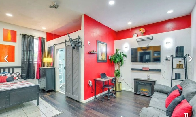 Dallas Apartment | Spacious Efficiency Apartment With Private Entrance