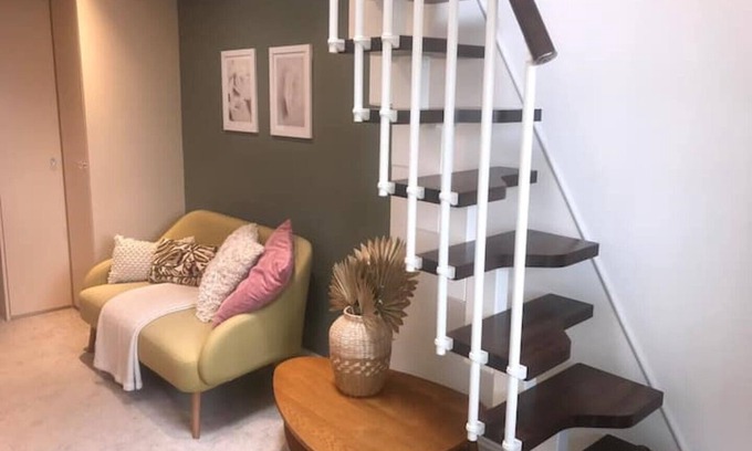 Hertford Apartment | Spacious en-suite room with mezzanine