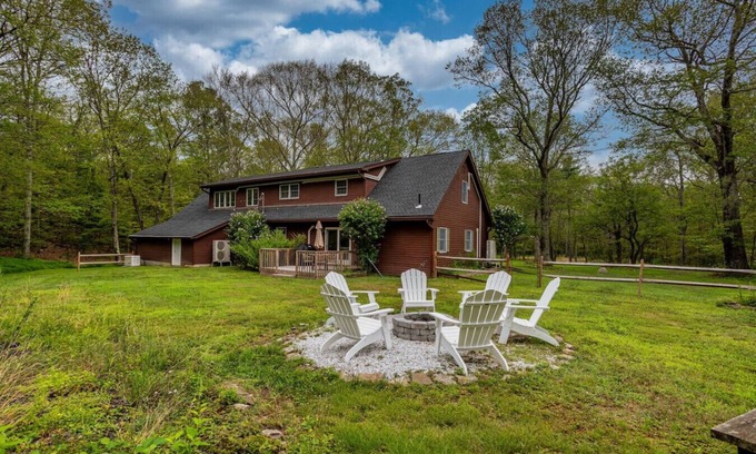 Saugerties Cabin | Spacious Fam Retreat: Hot Tub, Fire Pit, BBQ