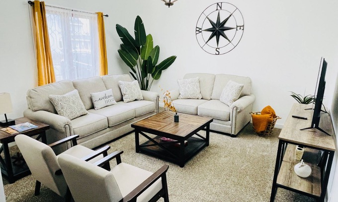 Creston House | Spacious Family Abode in the historic Creston