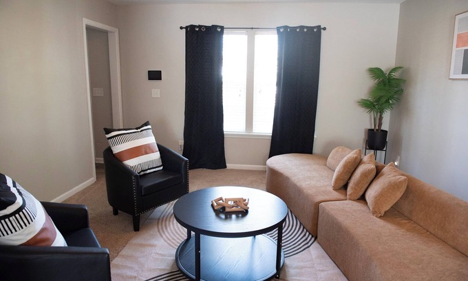 Huntcliff House | Spacious & Family-Friendly Retreat, 4 Bedrooms, Large Backyard near Fort Jackson