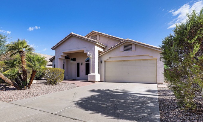 Tempe House | Spacious Family Home w/Yard Near Arizona Mills!