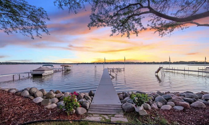 Forest Lake House | Spacious Family Lakefront Retreat