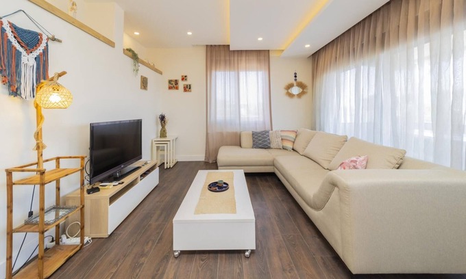 Eski Lara Apartment | Spacious Flat w Balcony 3 min to Beach in Antalya