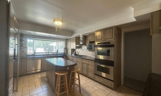 Chatsworth House | Spacious Gated 6BR house with 2 Master BRs, Pool & Spa!