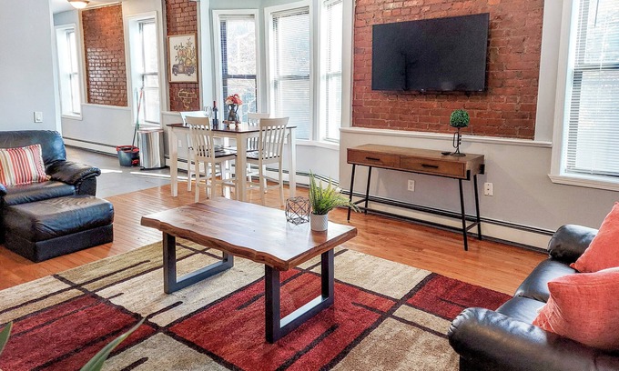 Mill River Apartment | Spacious Getaway ✔ Wooster Sq.✔ Seasonal discount✔