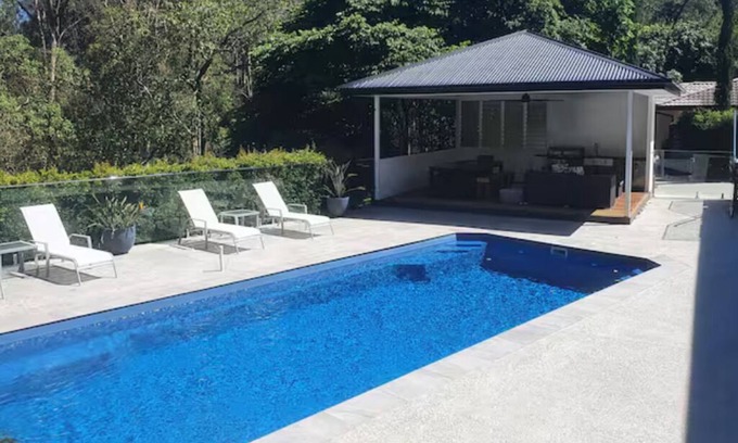 Worongary House | Spacious Gold Coast Retreat | Sleeps 12 | Nature & Close to Attractions