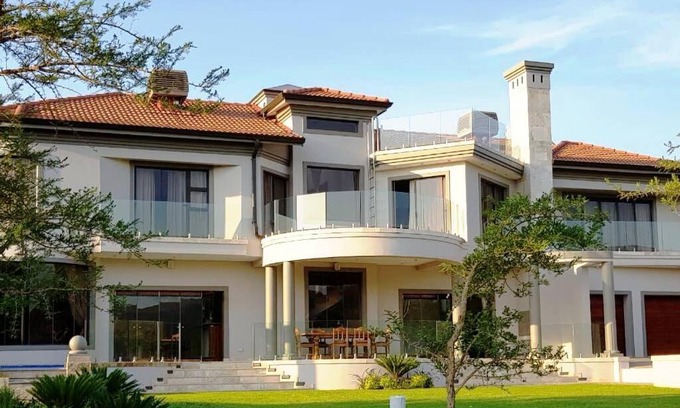 Hartbeespoort Villa | Spacious Golf & Wildlife Estate in Hartbeespoort 10 sleeper