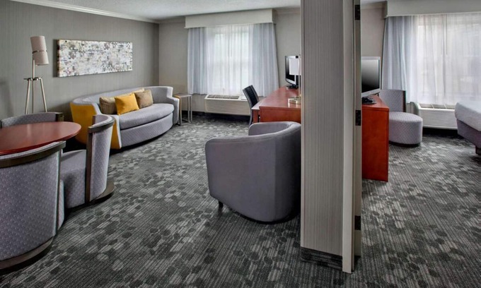 Tinton Falls Hotel | Spacious Good-Value Accommodation! Near Wampum Lake Park, Pet-Friendly!