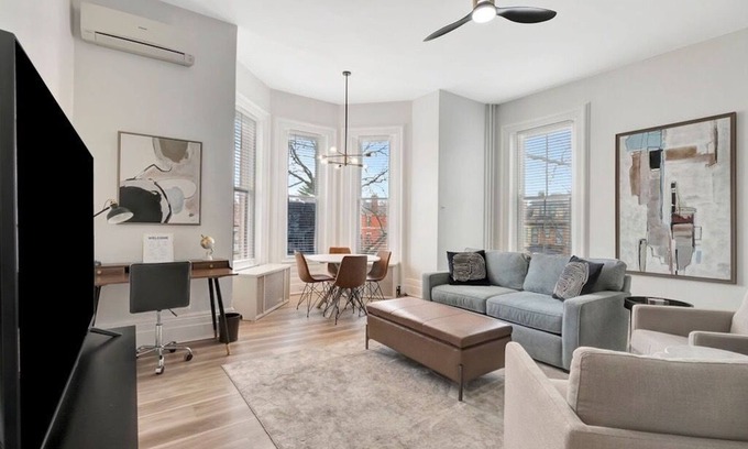 East Walnut HIlls Apartment | Spacious Haven 7min to Downtown