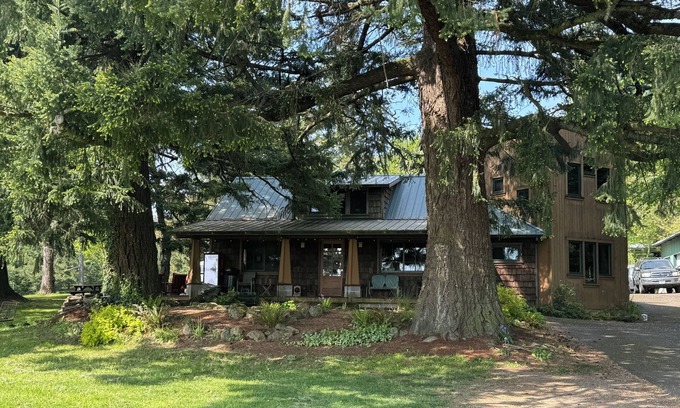 Troutdale House | Spacious HGTV Home on 3 acres near Columbia Gorge w/Silo Rooms, 15 min from PDX