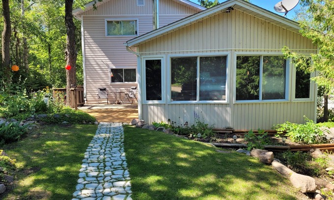 Grand Marais Cottage | Spacious Hillstone Lakehouse