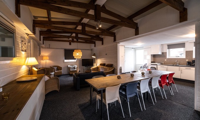 Linde House | Spacious holiday bungalow "Roy" in wooded and quiet area (12 p)