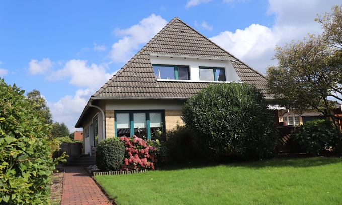 Blexen House | Spacious holiday home with a large garden at the mouth of the Weser and the North Sea