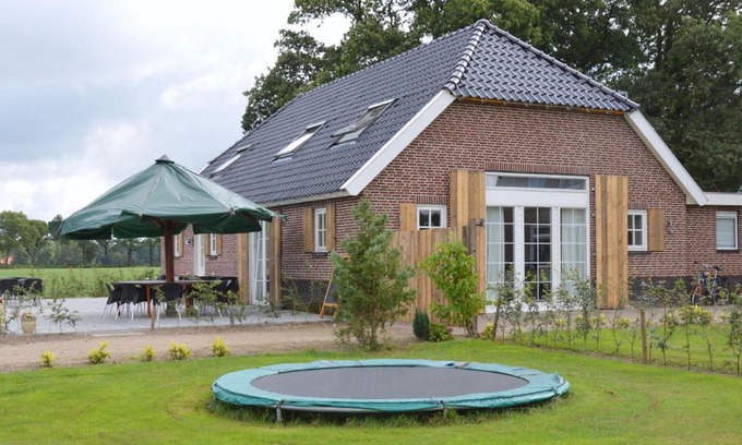 Eibergen House | Spacious holiday home in Eibergen with a terrace