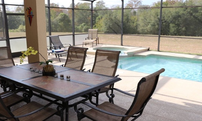 Highgate Park House | *Spacious Home Away From Home Sunny Private Pool And Views Of Conservation Area*