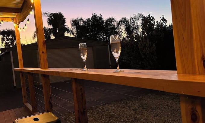 Corowa House | Spacious home in Corowa’s best street right across from the Murray/pet-friendly!