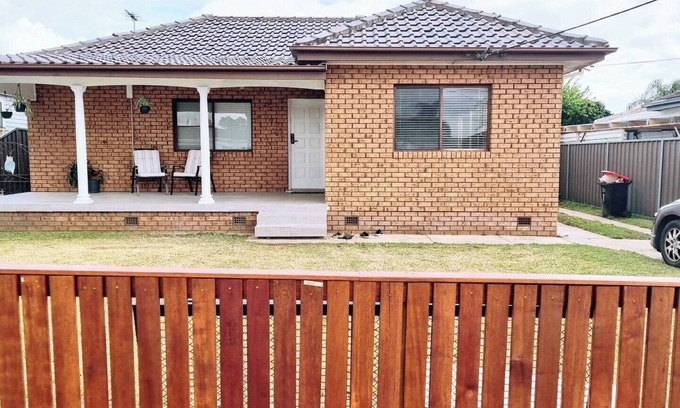 Colyton House | Spacious Home in Western Sydney – Sleeps 8