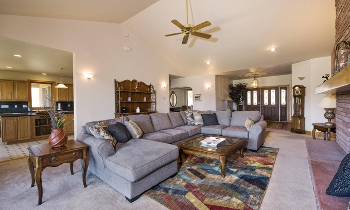 Hillside House | Spacious Home-Mountain & Valley Views - Dark Sky