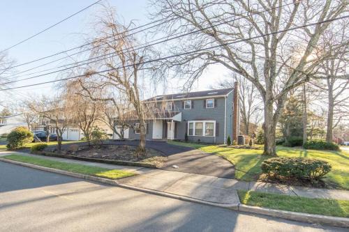 Mattoon House | Spacious Home with Theater