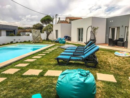 Atalaia House | Spacious House in Atalaia with Shared Pool