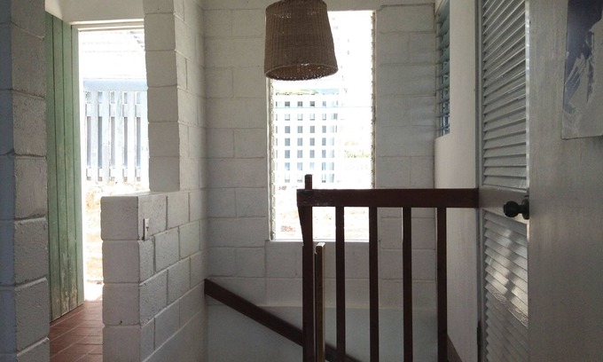 Seatons Village House | Spacious House overlooking Bay