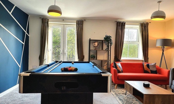 Hamilton House | Spacious House | Parking | Long Stay Discount