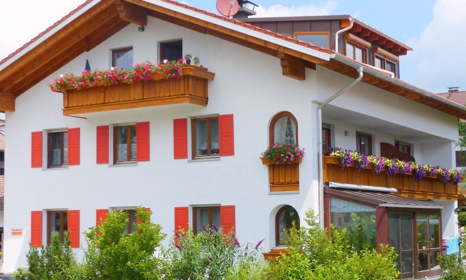 Schraden Apartment | Spacious, inviting apartment near Füssen close Neuschwanstein castle