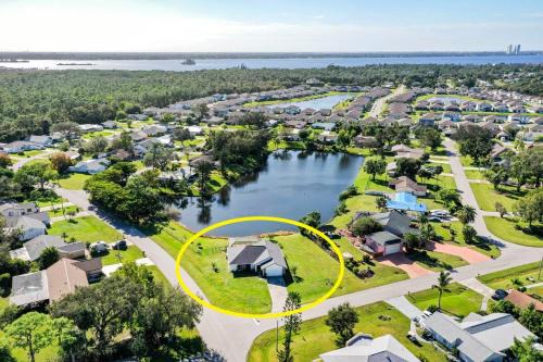 North Fort Myers House | Spacious lakefront pool home in North Fort Myers