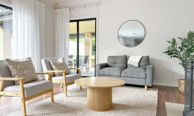 Littlehampton House | Spacious Littlehampton Lodge - 4 Bedroom Home with AC