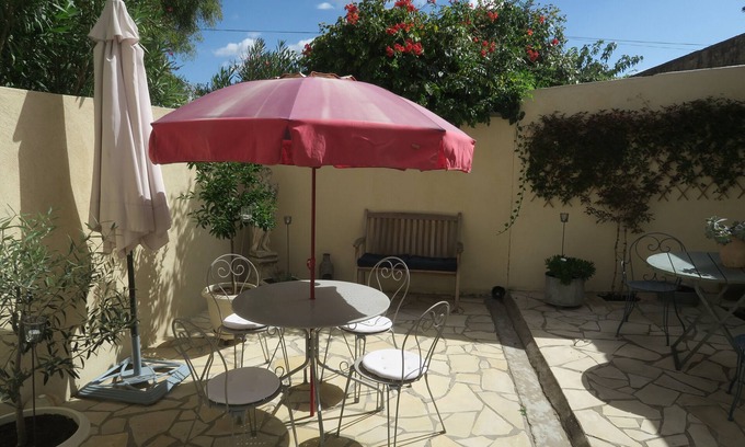 Nezignan-L'Eveque House | Spacious living in sunny Midi near the sea and mountains