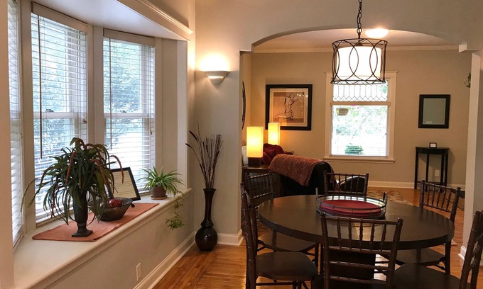 Southwest Minneapolis Apartment | Spacious Lk Harriet 2BR, great walking neighborhood yet min to downtown and MOA