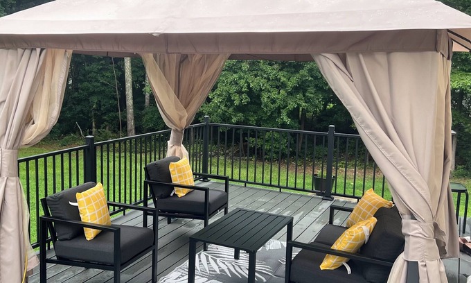 Stockbridge House | Spacious/Luxe 5-bedroom house in quiet neighborhood