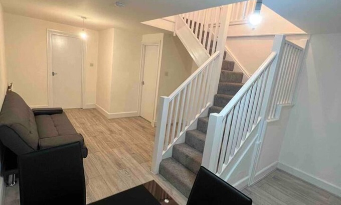 South Norwood Apartment | Spacious Luxury 2 Bedroom Apartment, Station 1min