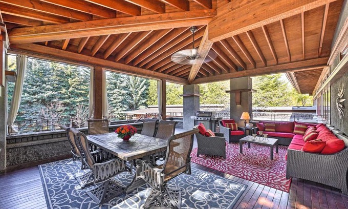 Hailey House | Spacious Luxury Retreat with Private Hot Tub and Pool!