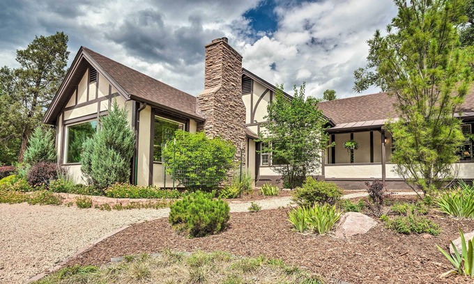 Manitou Springs House | Spacious Manitou Home w/Views in Central Location