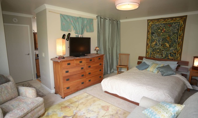 Park Pacifica House | Spacious Master Bedroom, Private Bath & Entrance, Deck, 2 day min, 2 person max.