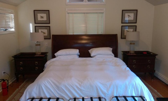 Wellesley House | Spacious master bedroom and bath