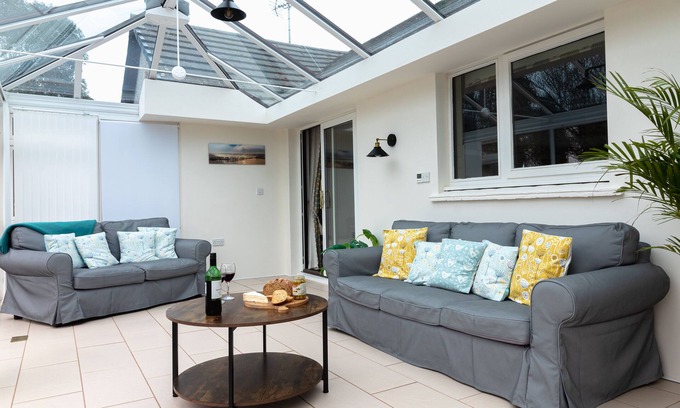 Widemouth Bay House | Spacious modern 3 bedroomed bungalow, close to beaches and coast path
