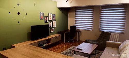 Kisela Voda Apartment | Spacious, Modern Apartment with a Great View