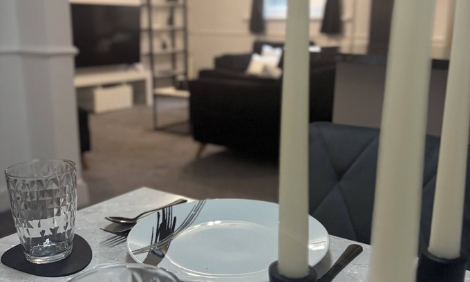 Southsea Apartment | Spacious Modern Beachfront Apartment with Parking