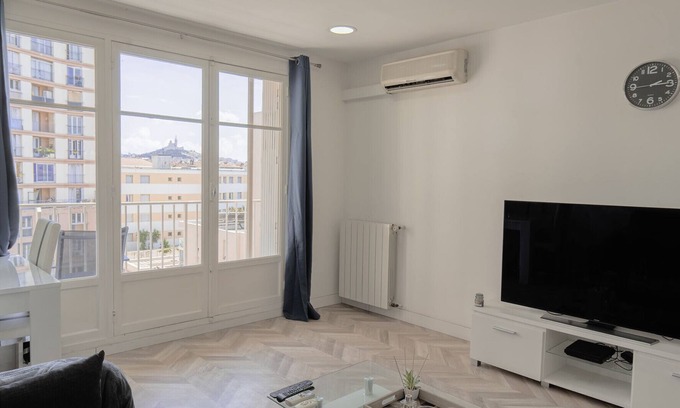 La Joliette Apartment | Spacious nest near the Panier