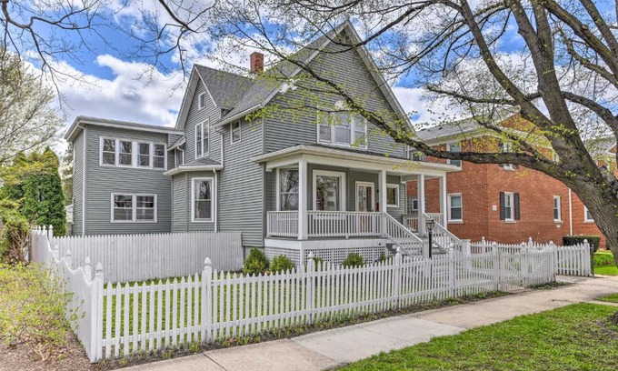 Oak Park House | Spacious Oak Park Home, 11 Mi to Downtown Chicago!