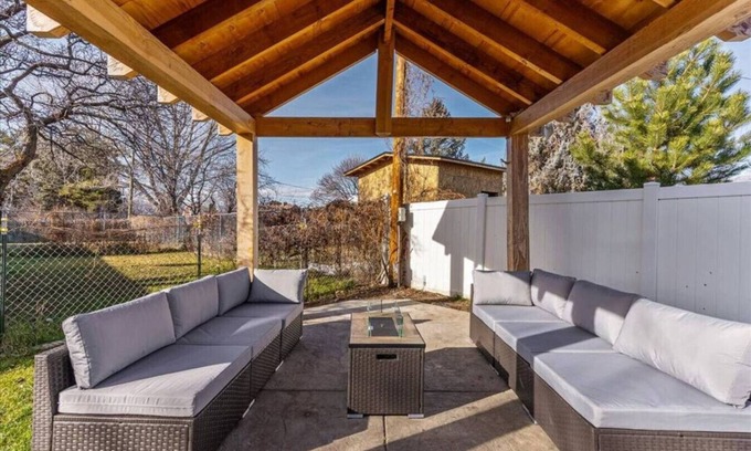 American Fork House | Spacious Oasis | Massage | BBQ | Fire Pit