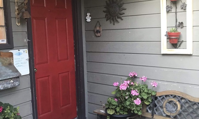 Campbell River House | Spacious one bedroom suite