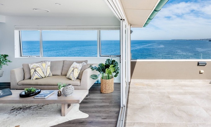 North Bondi Apartment | Spacious penthouse at Sydney’s famous Bondi Beach with spectacular views