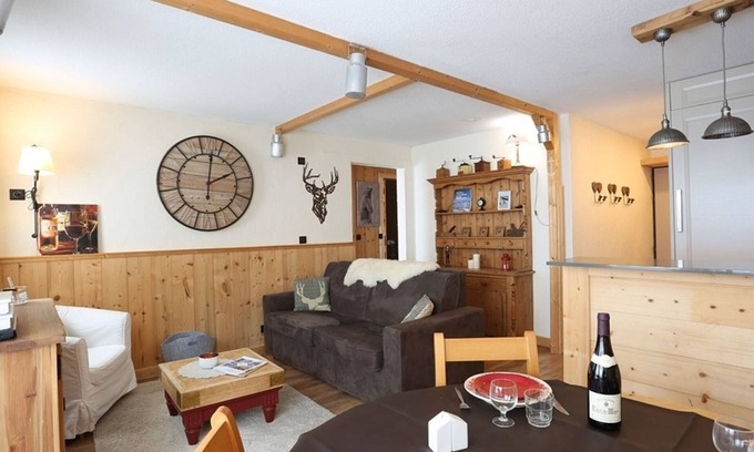 Val-Thorens Apartment | Spacious Renovated Apt in Val Thorens - 5 Pers, Ski-in/Ski-out, WiFi, Balconies