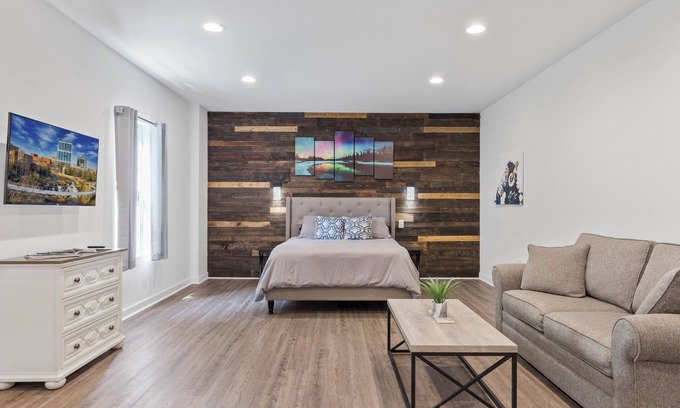 Five Forks House | Spacious Renovated Studio W/Private Self Check in!