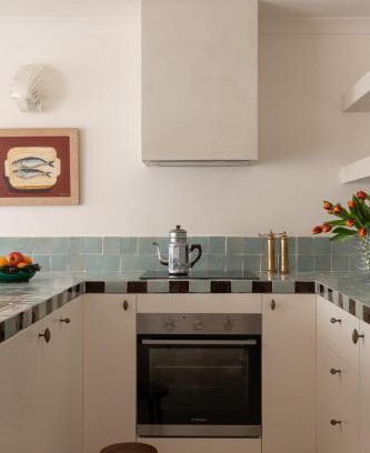 Cottesloe Apartment | Spacious, seaside pied-à-terre with stunning views, opposite Cott beach & cafes
